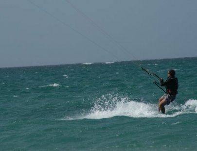 Aprende Kiteboarding en un día - 15 Knots Kiteboarding School