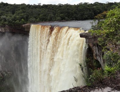 Wonderland Tours -Viaja en avion a la Catarata Mas Alta del Mundo