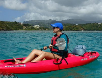 Kayak con guia disfrutando y admirando la belleza de la naturaleza - Conservation Kayak