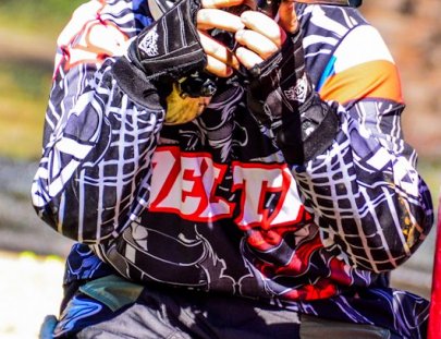 Delta Paintball-Forma tu equipo y cubrete en el campo de batalla