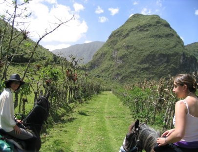 Explorando la reserva Pululahua a caballo - Green House Ranch