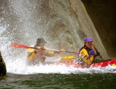 Chile Nativo-Haz kayak  en parque Pumalin