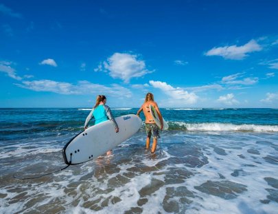 Rincon Surf School-Clases Grupales de Surf con Rincon Surf School