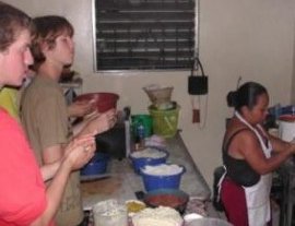 Aprende como hacer tortillas y pupusas con Gringo Day Tours - El Gringo Tour