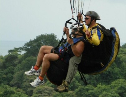 Vuela en los cielos costarricences en un tandem! - Parapente Costa Rica