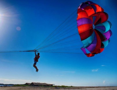 Aventura de parapente sobre el lago Coatepeque - El Salvador Adventure