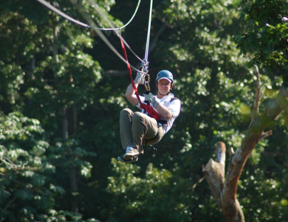 Deslizate por el bosque a travez de las montañas  - ClipNZip