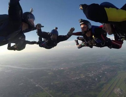 Skydive Sin Limites-Experimenta y aprende  del paracaidismo sobre los cielos en  Paraguay