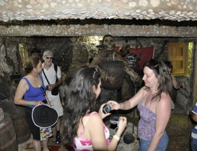 7 Colors Tours-Visita y Aprende sobre La Cueva de Morgan
