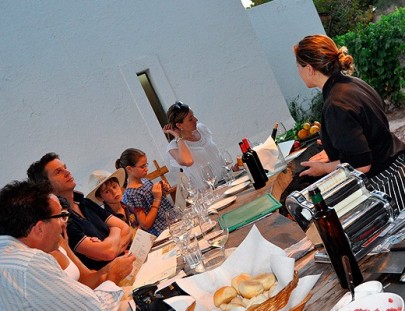 Cristina Brino-Prepara Las Famosas Empanadas Argentinas