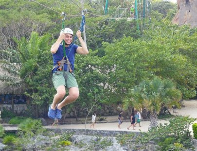 Xtrem Adventure Park- Zip line y zorb en el Parque de Aventuras