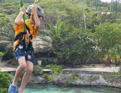 Xtrem Adventure Park- Zip line y zorb en el Parque de Aventuras