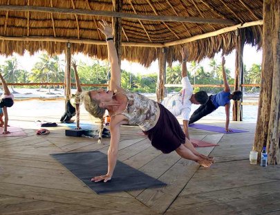 Clases de Yoga en el octagon palapa - Yoga Ak´bol